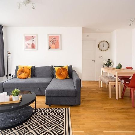 Contemporary City Centre Apartment With Parking Bath Extérieur photo
