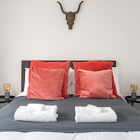Contemporary City Centre Apartment With Parking Bath Extérieur photo