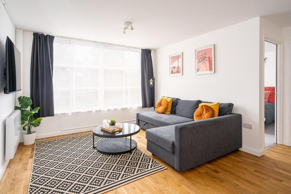 Contemporary City Centre Apartment With Parking Bath Extérieur photo